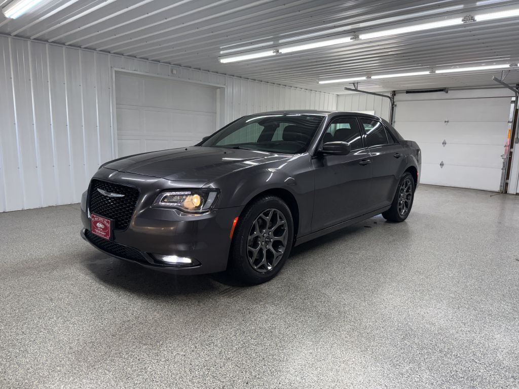 2016 Chrysler 300 Image 3