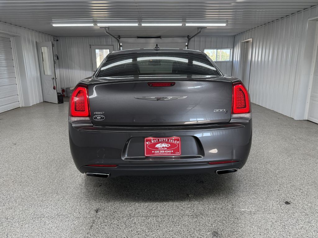 2016 Chrysler 300 Image 5