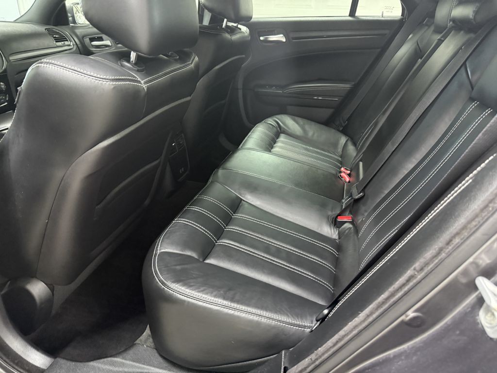 2016 Chrysler 300 Image 15