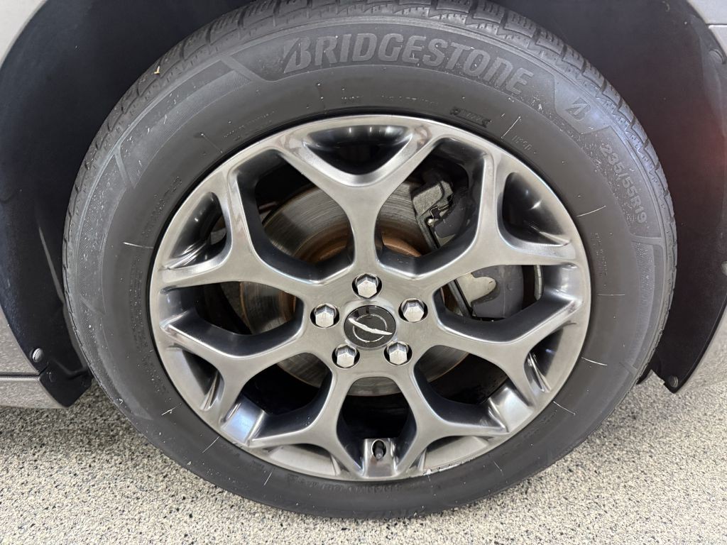 2016 Chrysler 300 Image 21