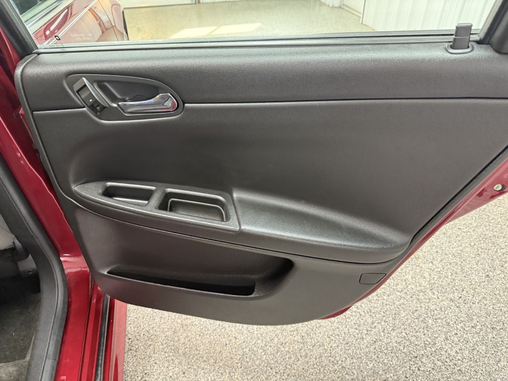 2011 Chevrolet Impala Image 24