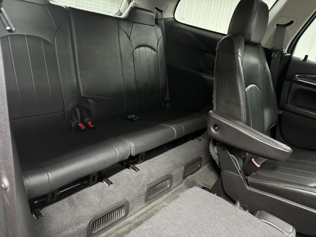 2017 Buick Enclave Image 32