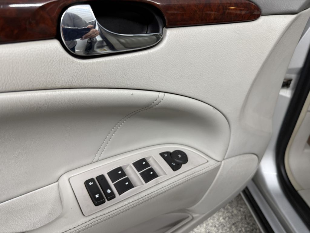 2009 Buick Lucerne Image 21