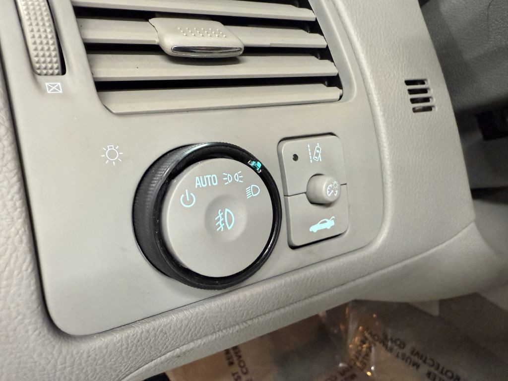 2010 Buick Lucerne Image 17