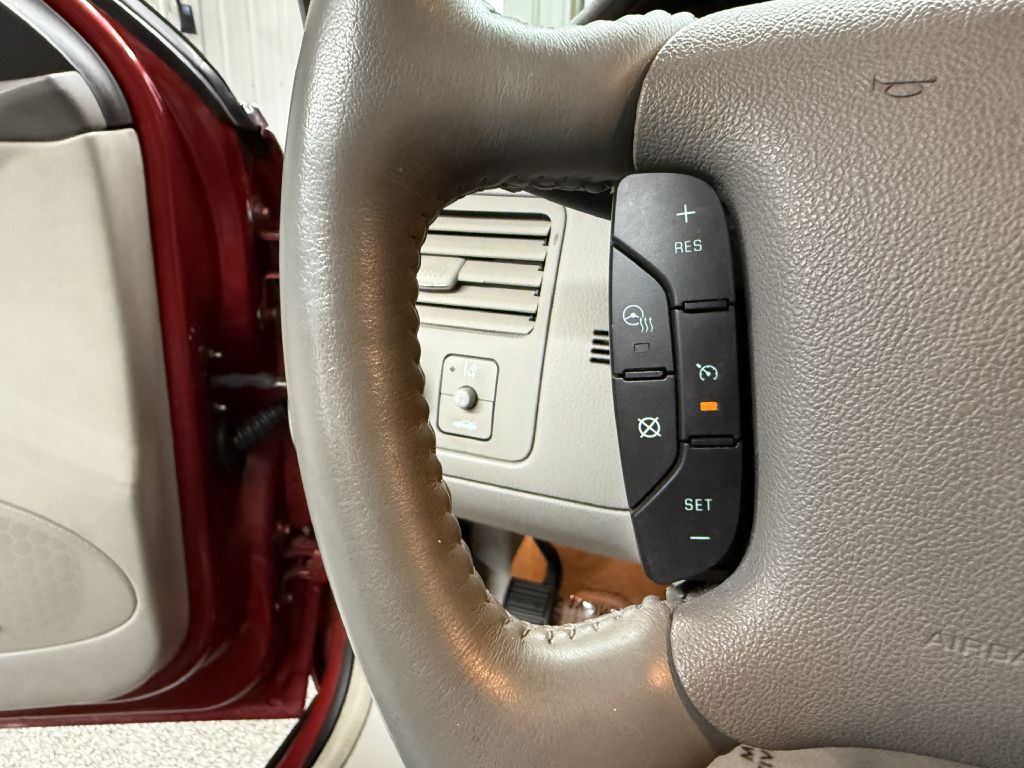 2010 Buick Lucerne Image 19