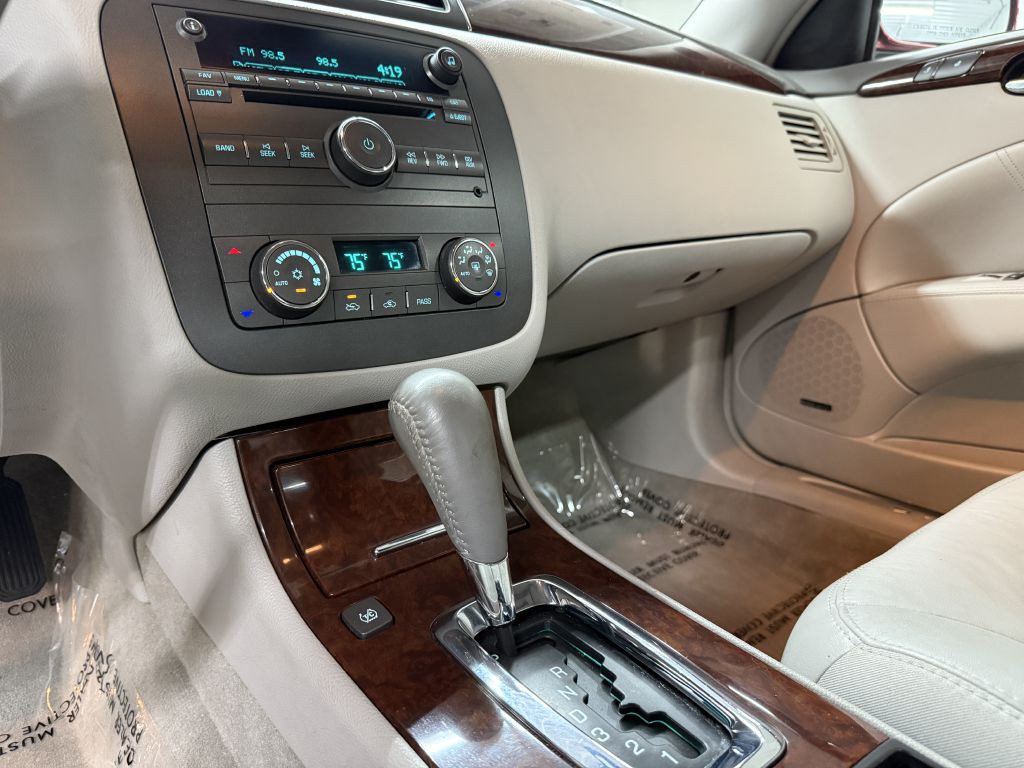 2010 Buick Lucerne Image 21