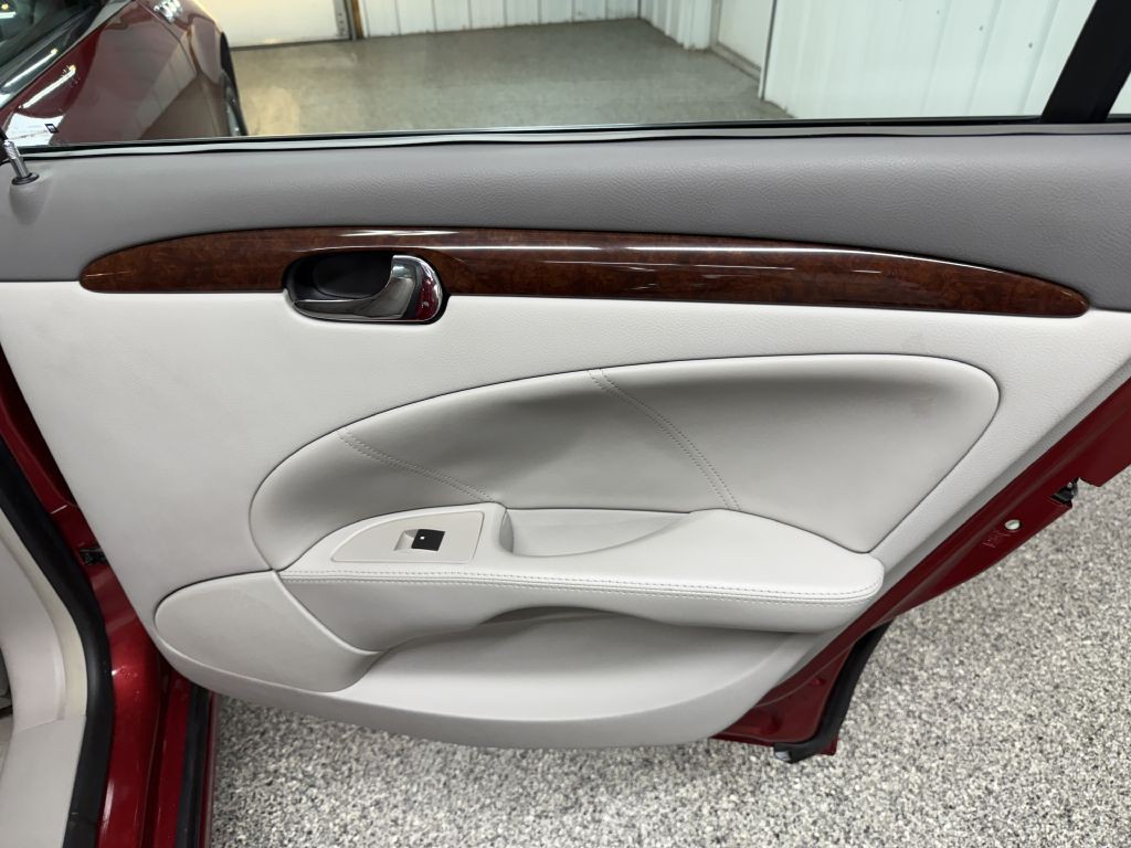 2010 Buick Lucerne Image 30