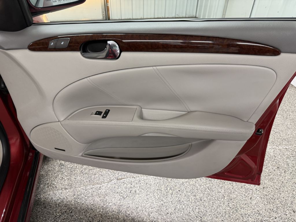 2010 Buick Lucerne Image 32