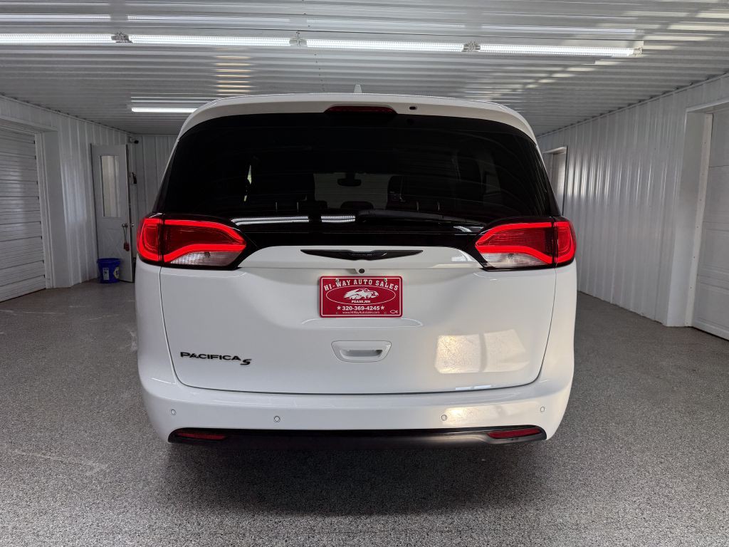2018 Chrysler Pacifica Image 5