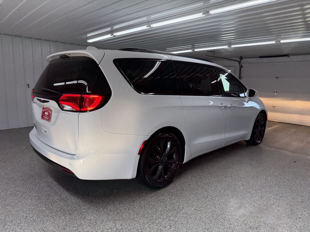 2018 Chrysler Pacifica Image 6