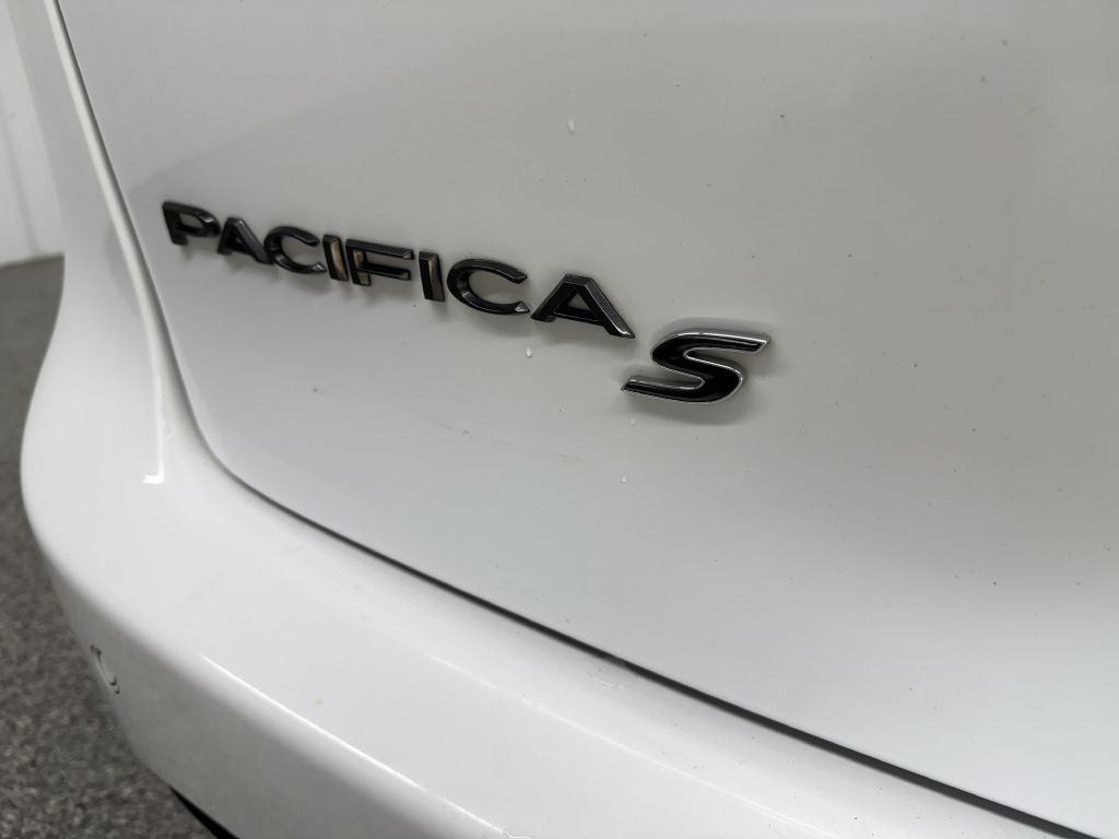 2018 Chrysler Pacifica Image 7