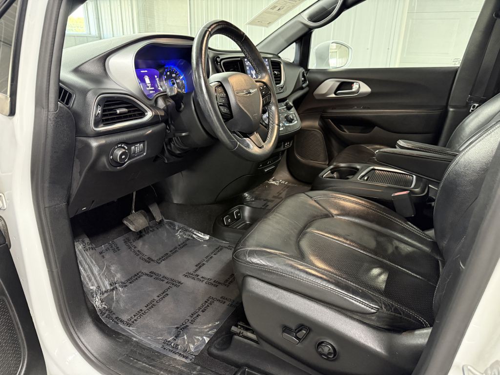 2018 Chrysler Pacifica Image 8