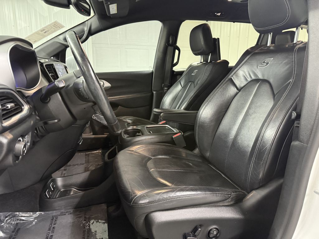 2018 Chrysler Pacifica Image 9
