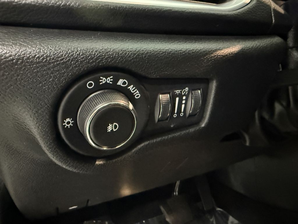 2018 Chrysler Pacifica Image 11