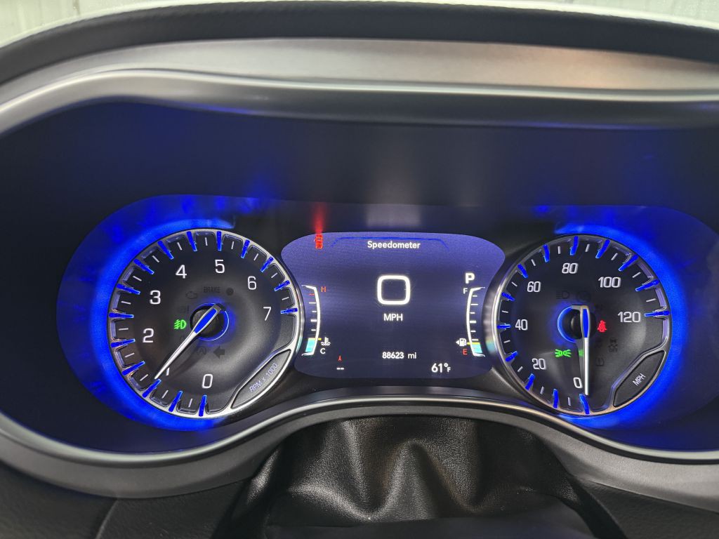 2018 Chrysler Pacifica Image 12