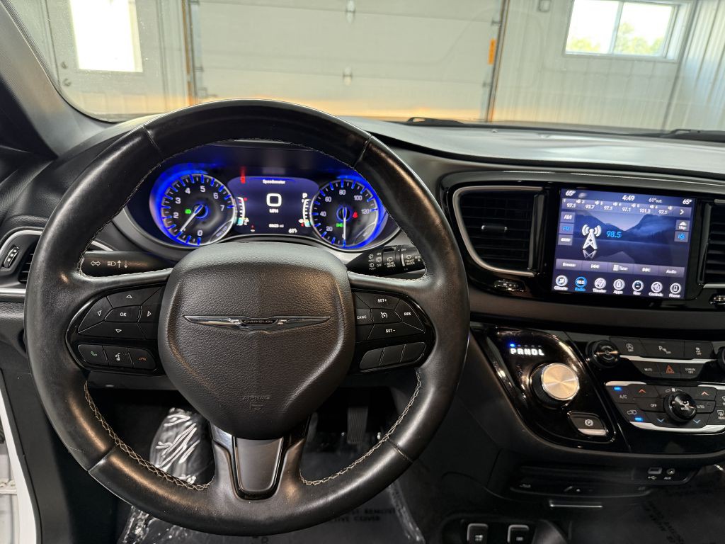 2018 Chrysler Pacifica Image 13