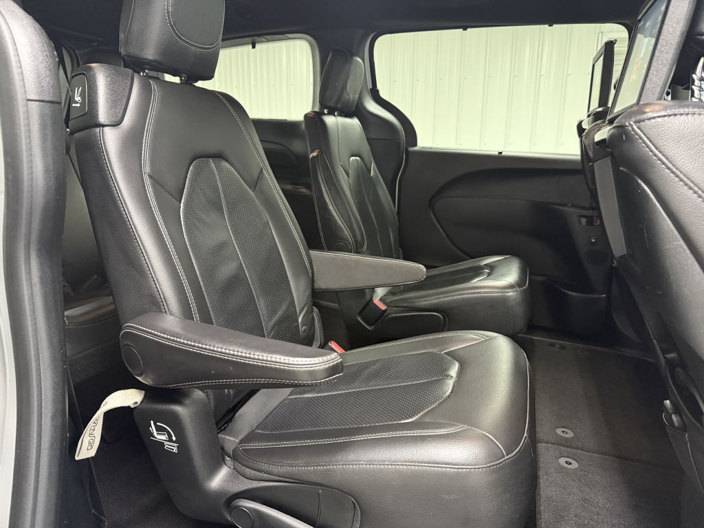 2018 Chrysler Pacifica Image 32