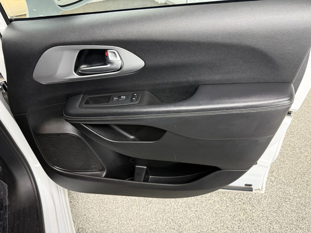 2018 Chrysler Pacifica Image 35