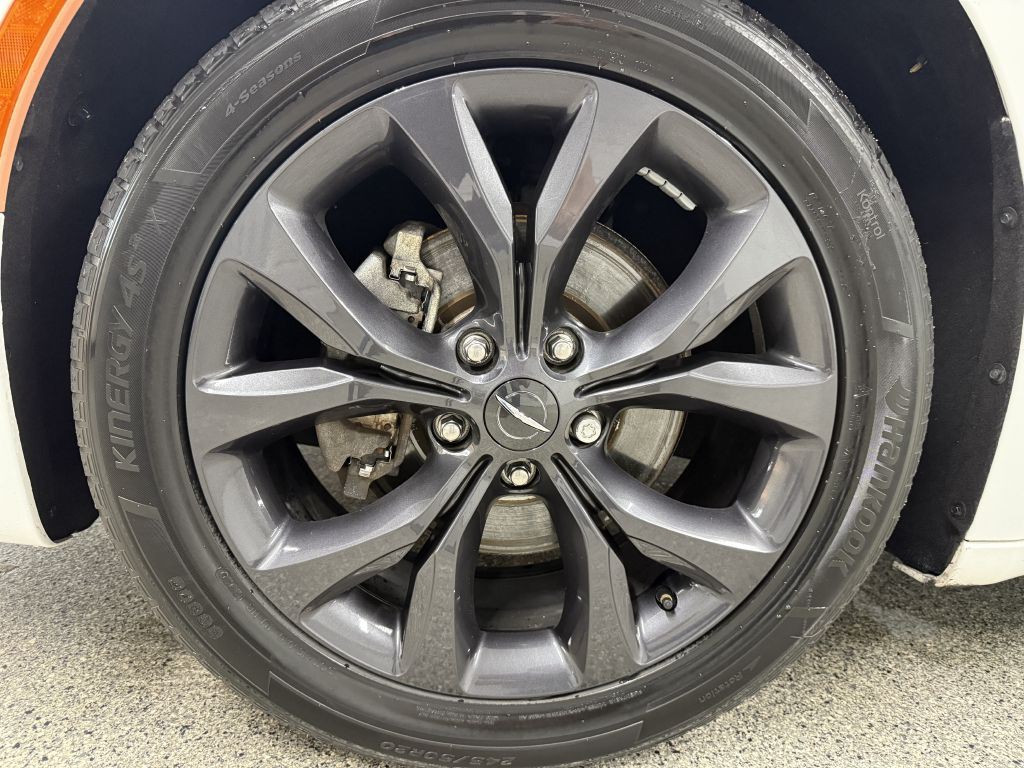 2018 Chrysler Pacifica Image 36