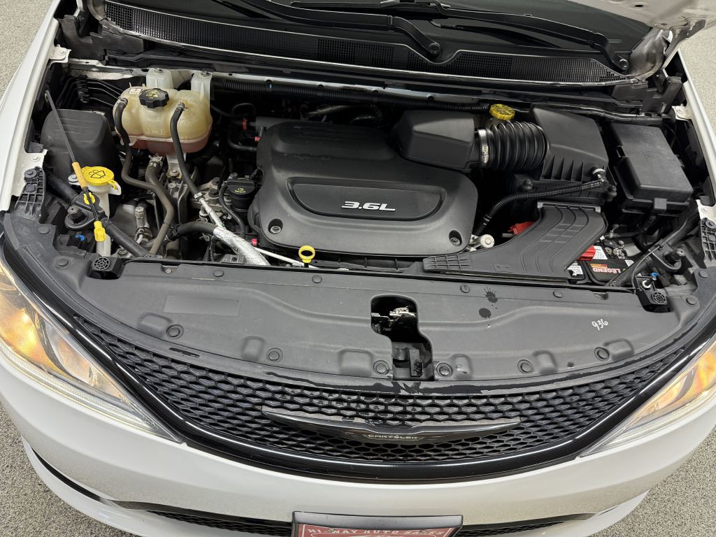 2018 Chrysler Pacifica Image 37