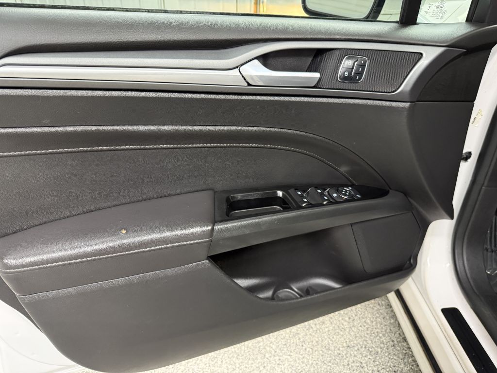 2016 Ford Fusion Image 24