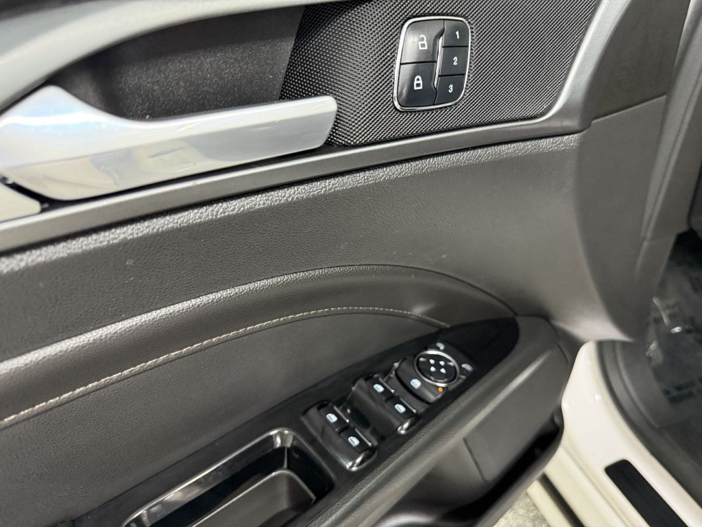 2016 Ford Fusion Image 25