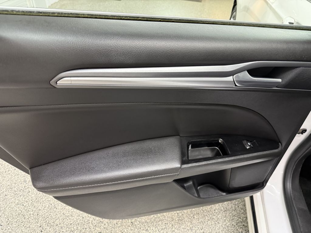 2016 Ford Fusion Image 27