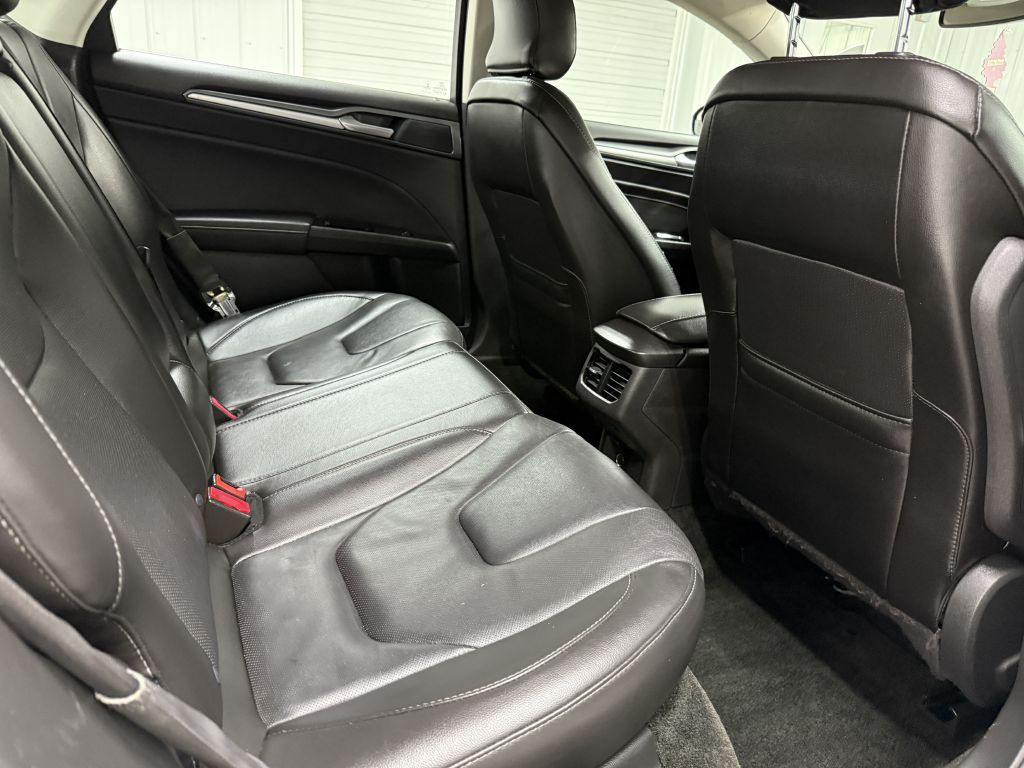 2016 Ford Fusion Image 29