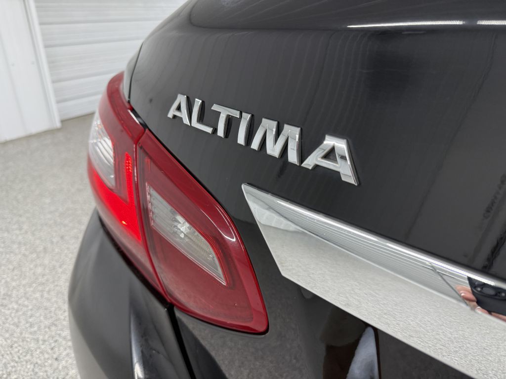 2018 Nissan Altima Image 7