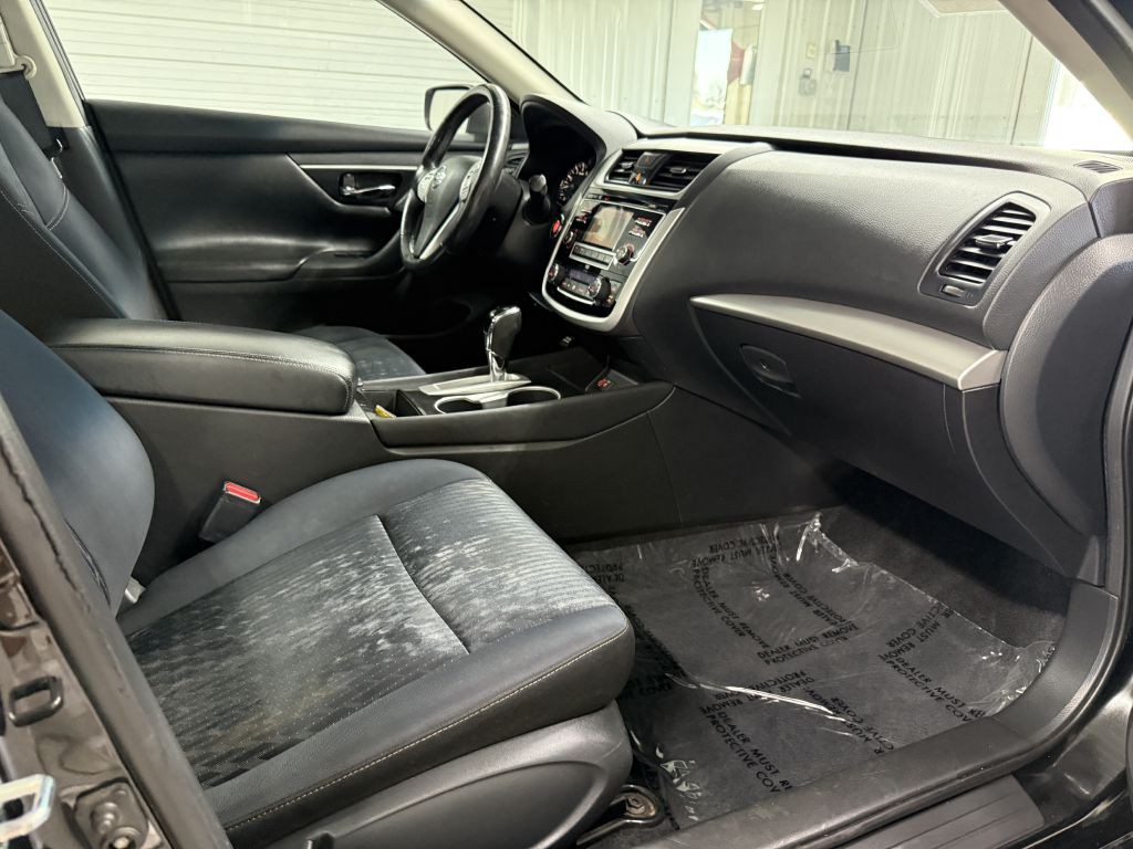 2018 Nissan Altima Image 28
