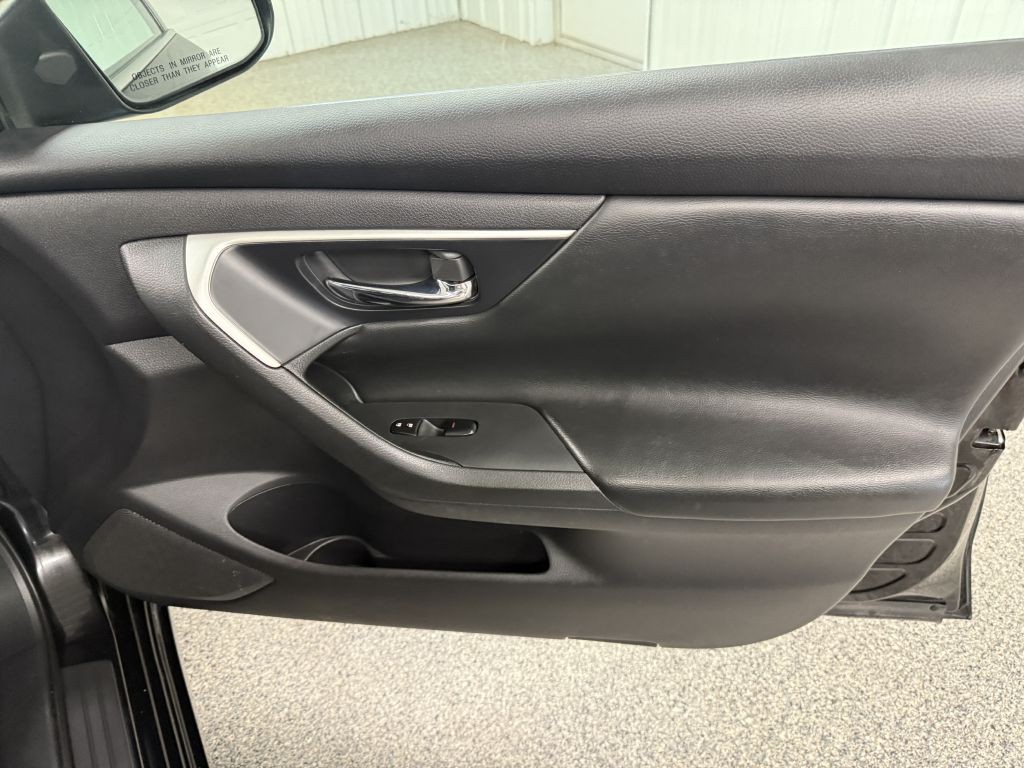 2018 Nissan Altima Image 29
