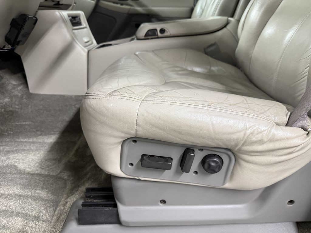 2001 GMC Yukon Image 13