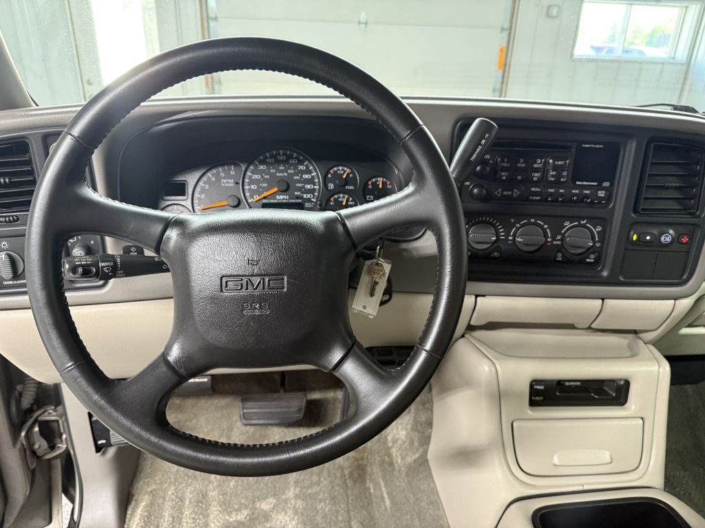2001 GMC Yukon Image 16