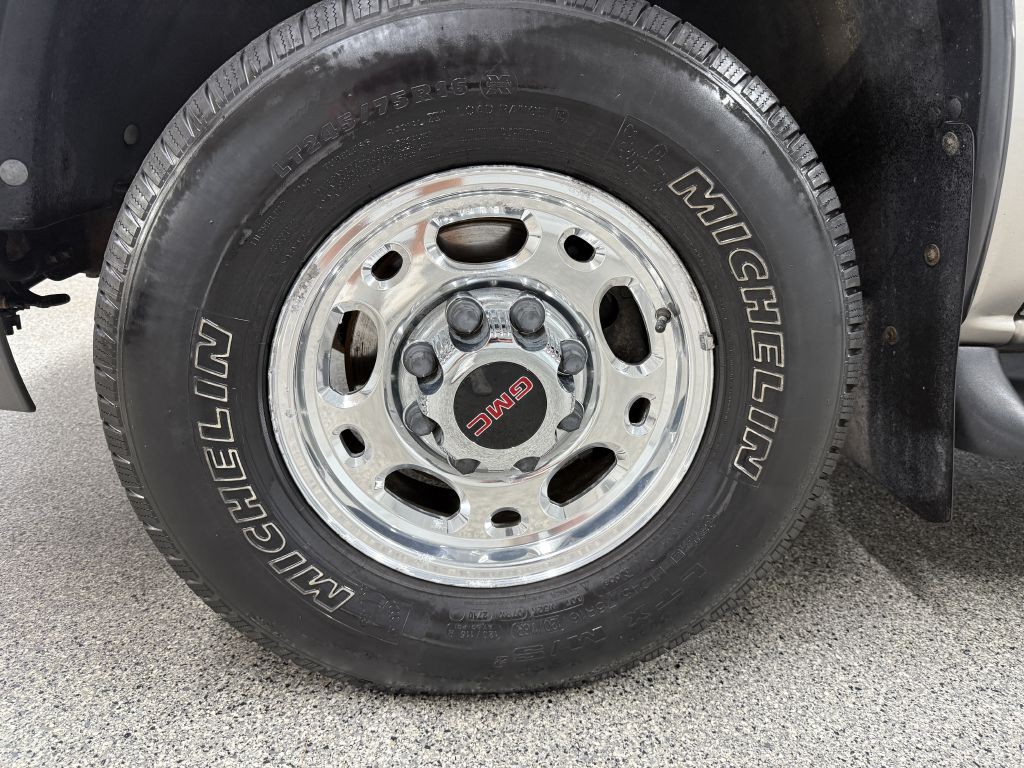 2001 GMC Yukon Image 31
