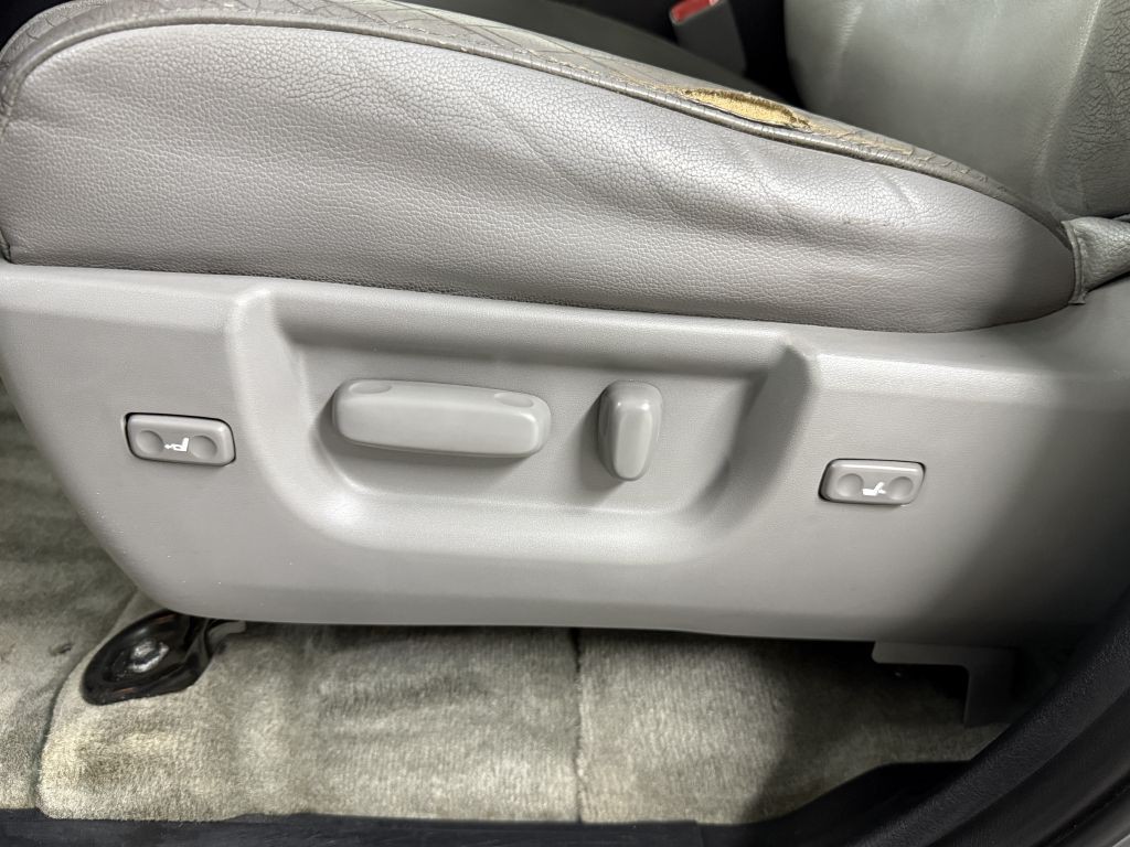 2011 Toyota Sequoia Image 12