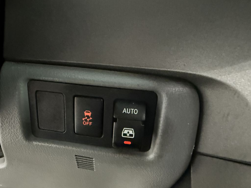 2011 Toyota Sequoia Image 15