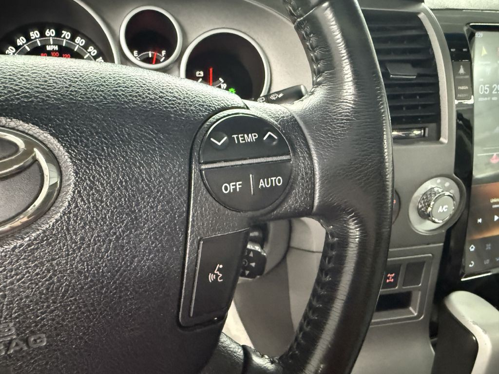 2011 Toyota Sequoia Image 18