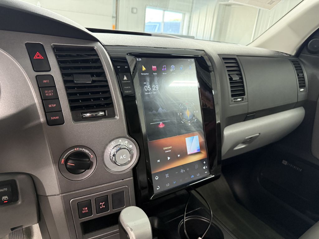 2011 Toyota Sequoia Image 19