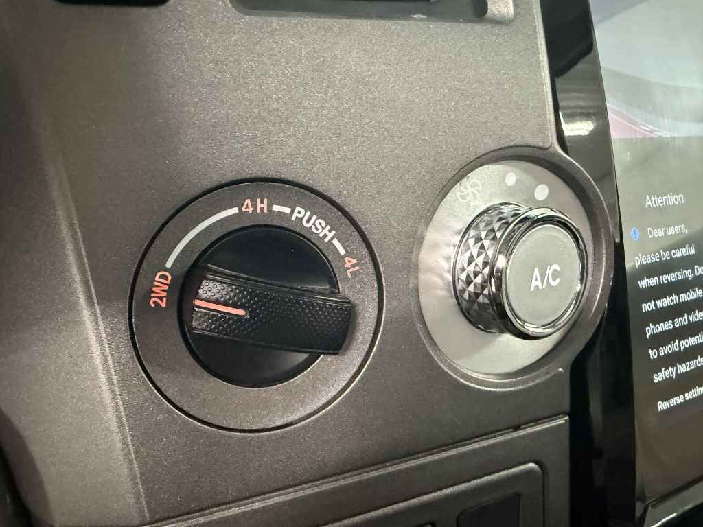 2011 Toyota Sequoia Image 21
