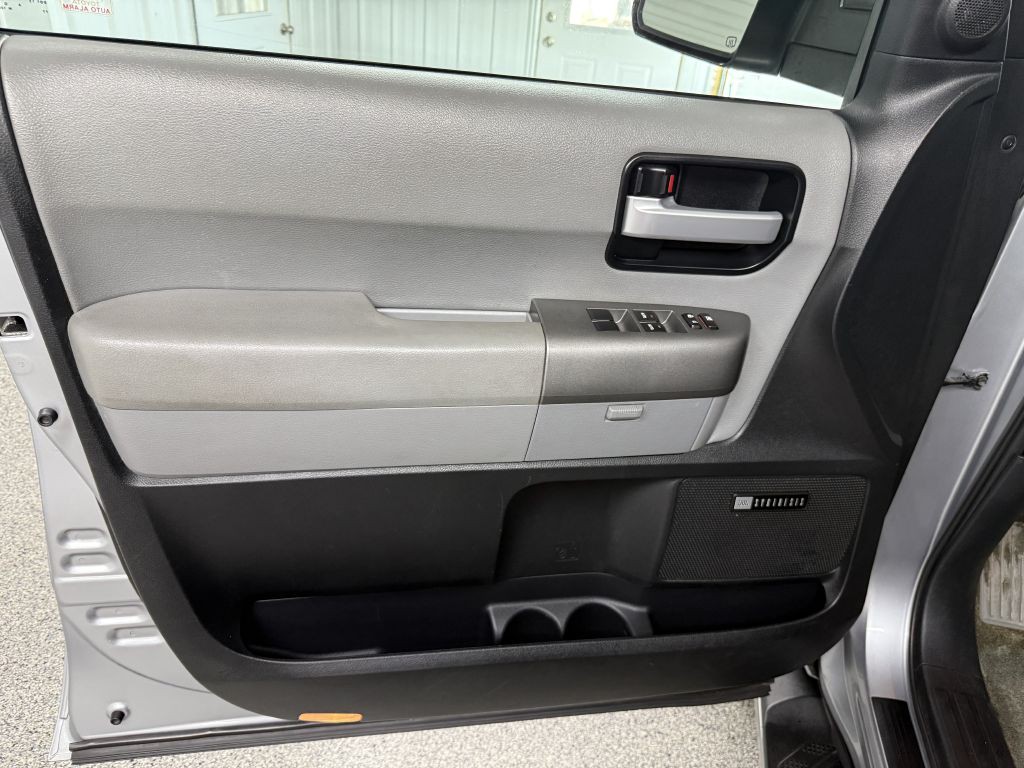2011 Toyota Sequoia Image 22