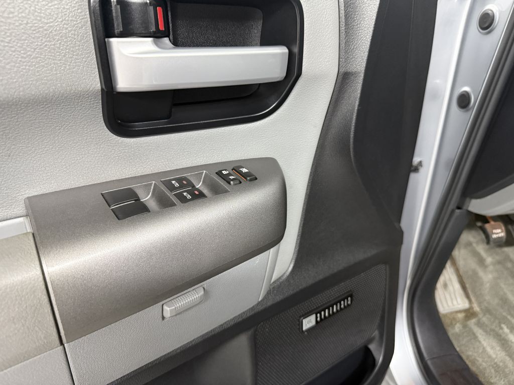 2011 Toyota Sequoia Image 23