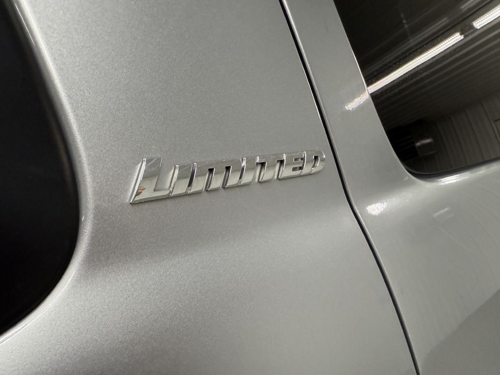 2011 Toyota Sequoia Image 25