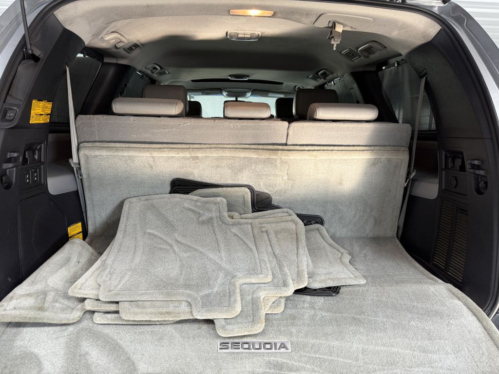 2011 Toyota Sequoia Image 33