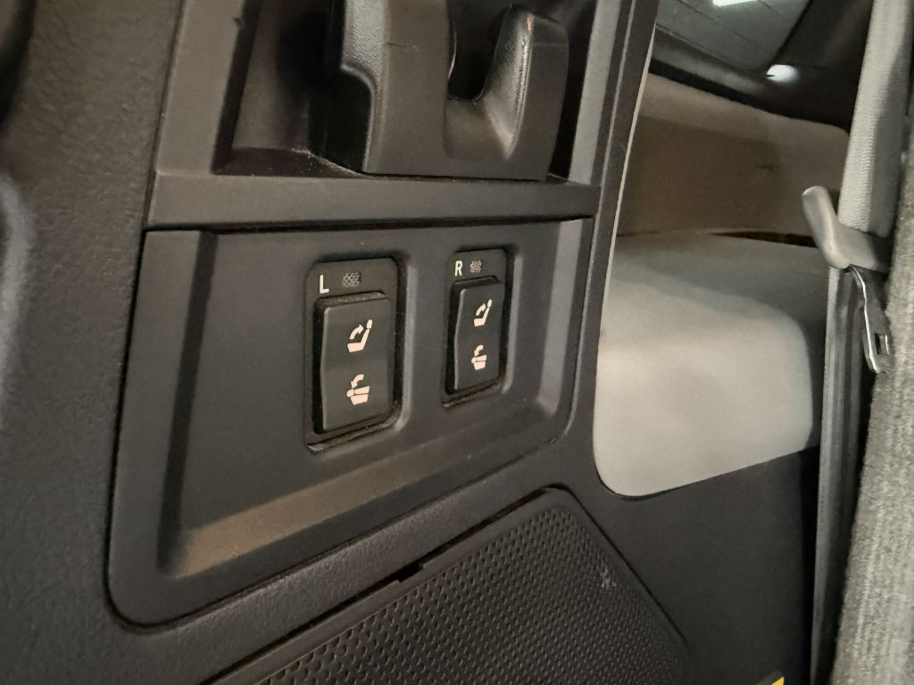 2011 Toyota Sequoia Image 34