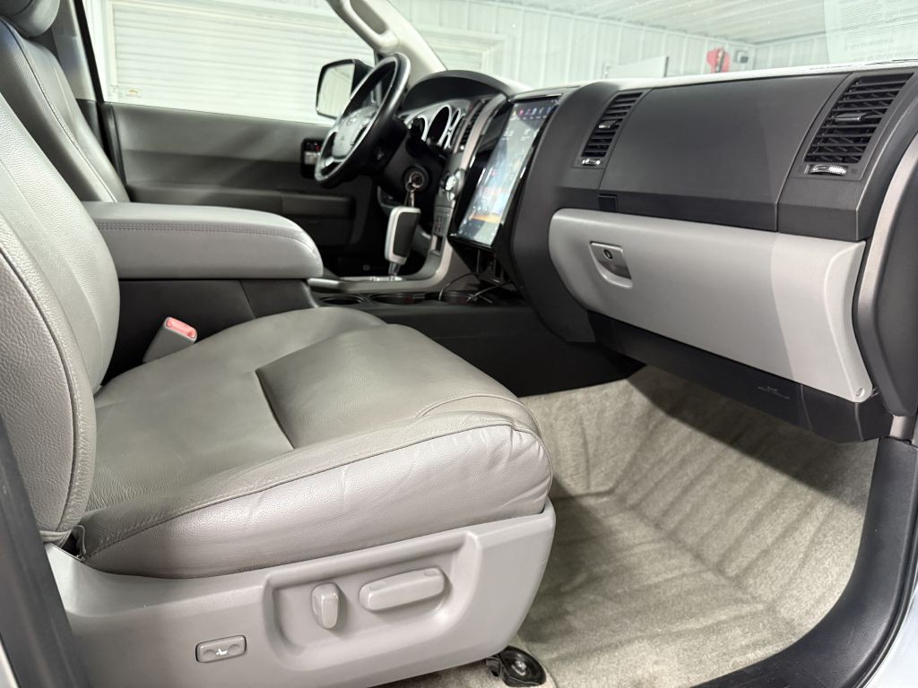 2011 Toyota Sequoia Image 38
