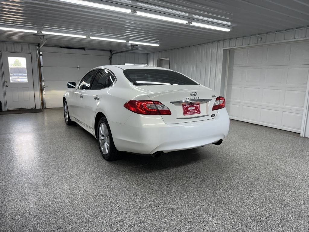 2011 INFINITI M56 Image 5