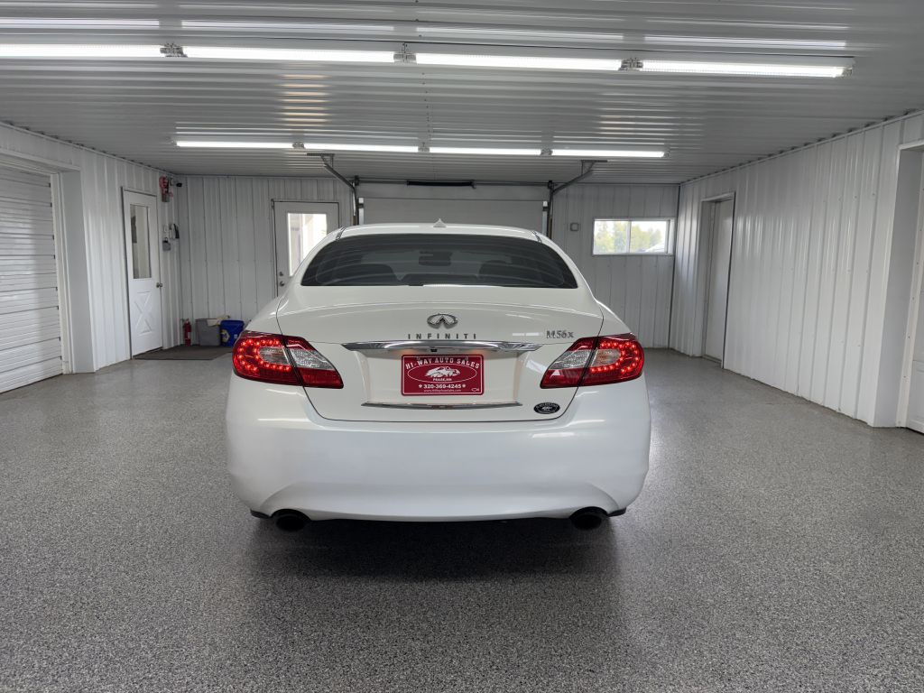 2011 INFINITI M56 Image 6