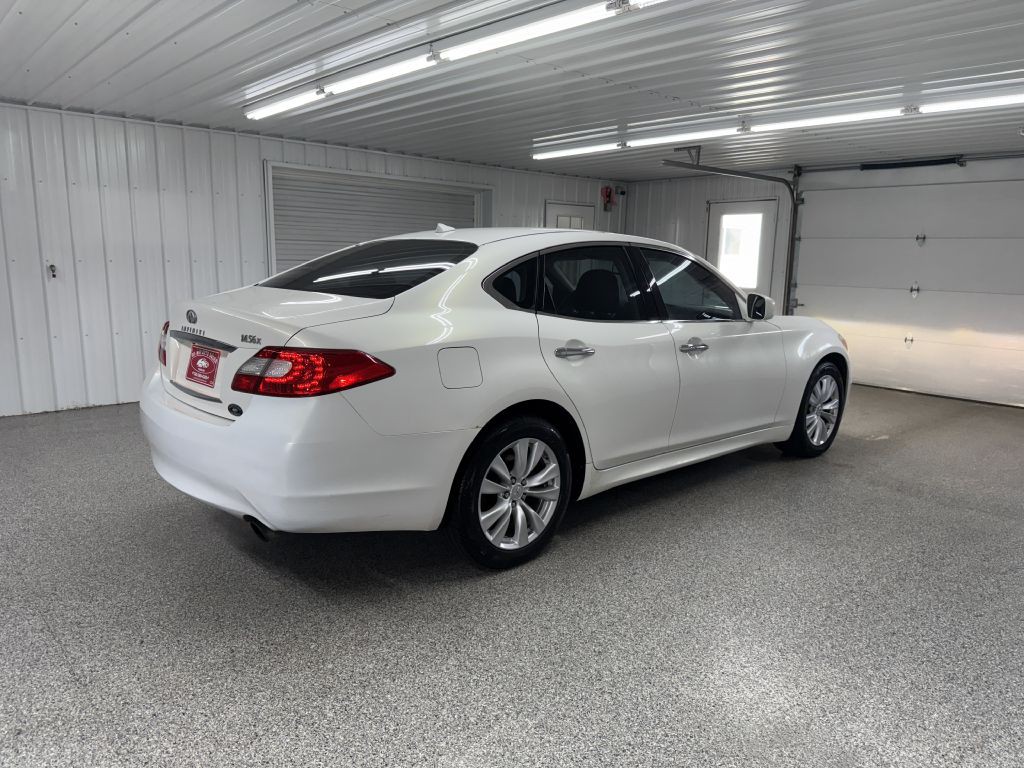 2011 INFINITI M56 Image 8