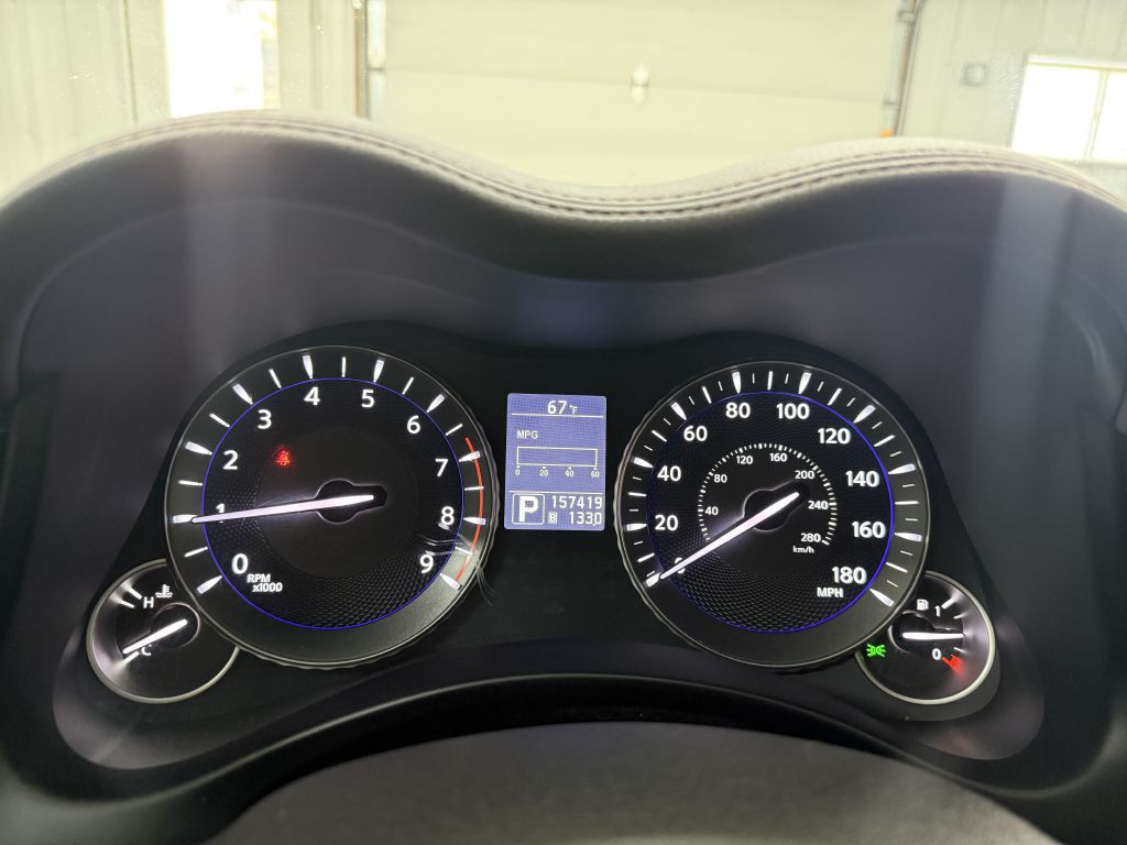 2011 INFINITI M56 Image 16