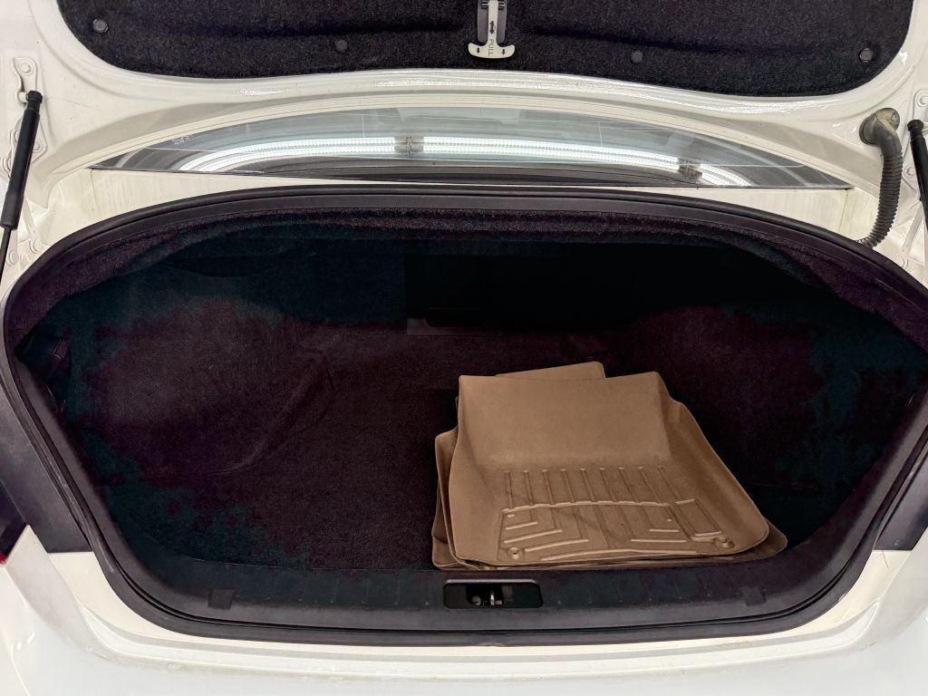 2011 INFINITI M56 Image 30